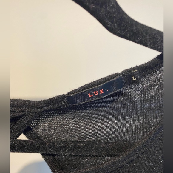 Black Top With Cut Out Open Back - Picture 3 of 3